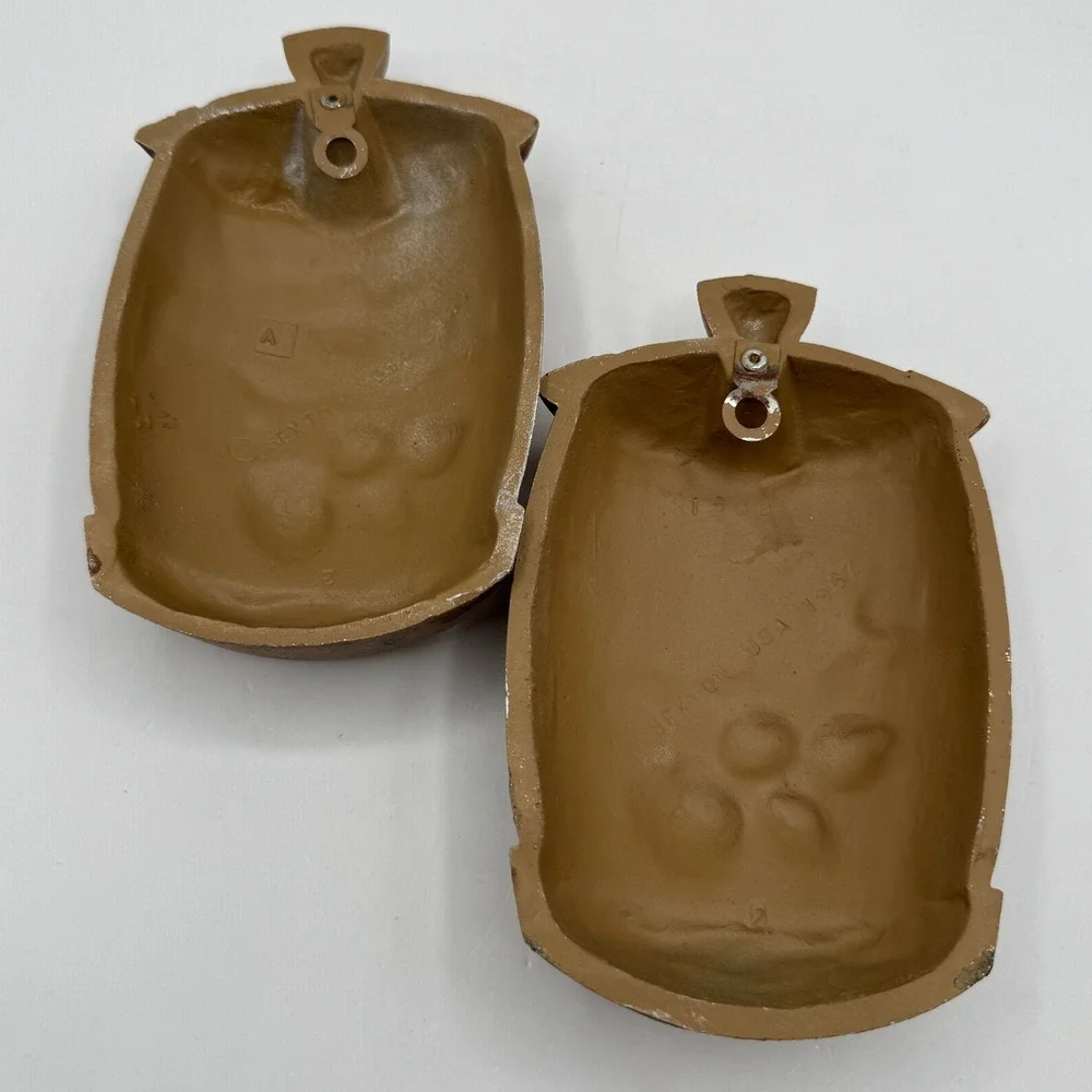 Sexton Wall Plaques Kitchen Brown 1967 Metal Sugar Flour Apple Barrels Vintage